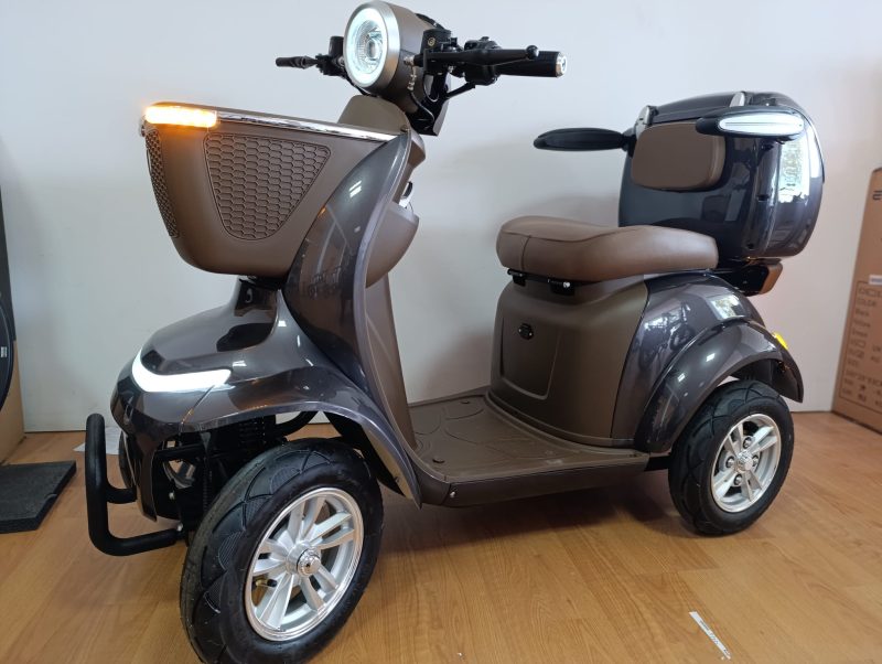 Scooter eléctrico Luna de 4 ruedas - Imagen 2