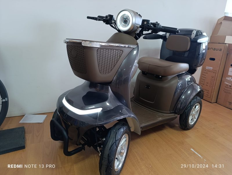 Scooter eléctrico Luna de 4 ruedas - Imagen 4